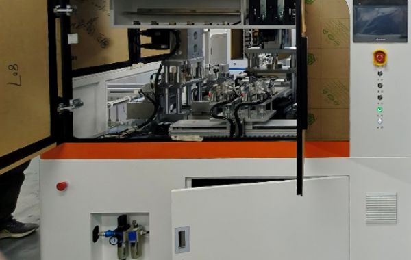 The fully automatic liquid filling and tray loading machine has obtained technology contract registration from the national science and innovation platform.